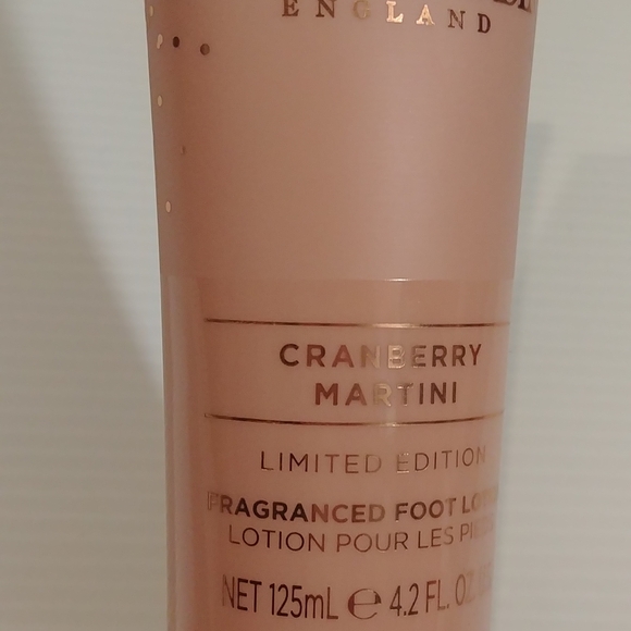 🎉2/$16 NEW Baylis & Harding England Limited Edition Martini Foot Lotion - Picture 3 of 6